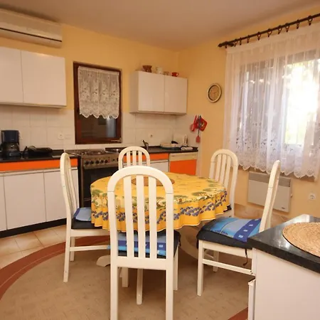 בית נופש House With A Parking Space Presika, - 7391
