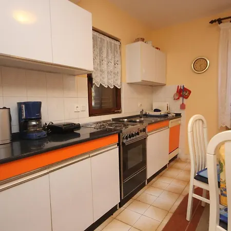 בית נופש House With A Parking Space Presika, - 7391